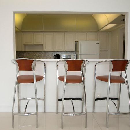 Ocean Reserve Luxury Condos Across From Sunny Isles Beach Miami Beach Exterior foto
