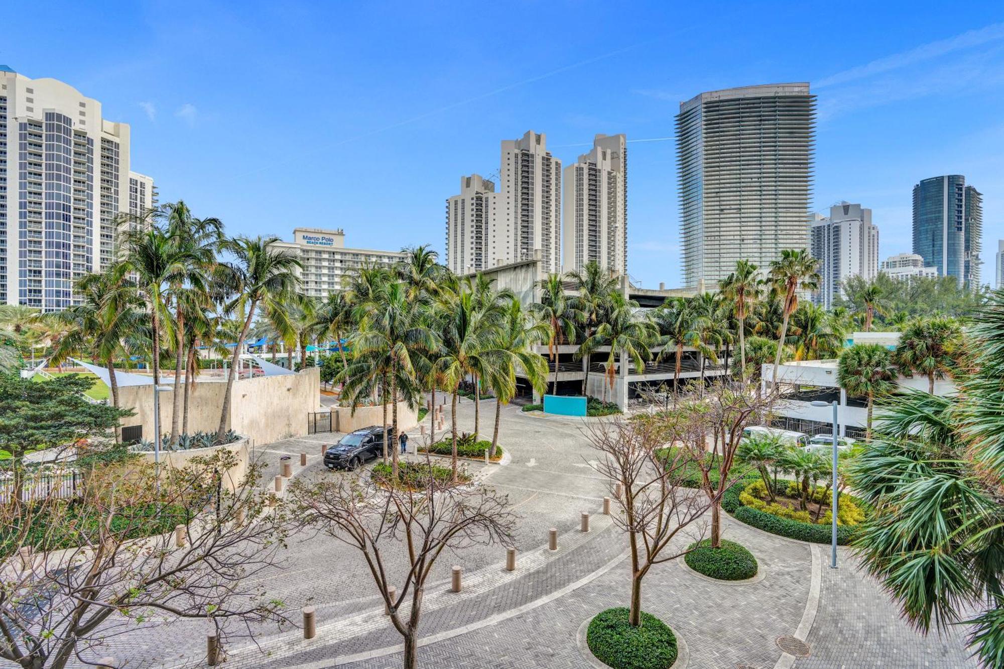Ocean Reserve Luxury Condos Across From Sunny Isles Beach Miami Beach Exterior foto